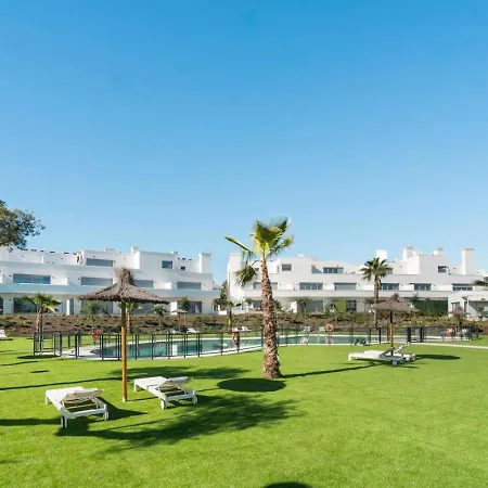 Apartment Luxury 3br Aqua Gardens - Walk To And Shared Pool Estepona