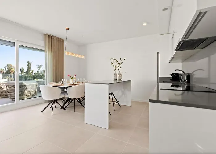 Luxury 3br Aqua Gardens - Walk To And Shared Pool Appartement