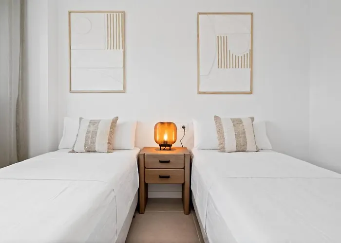 Luxury 3br Aqua Gardens - Walk To And Shared Pool Appartement *