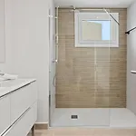 Luxury 3br Aqua Gardens - Walk To And Shared Pool *