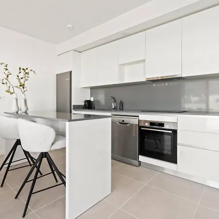 Luxury 3br Aqua Gardens - Walk To And Shared Pool شقة