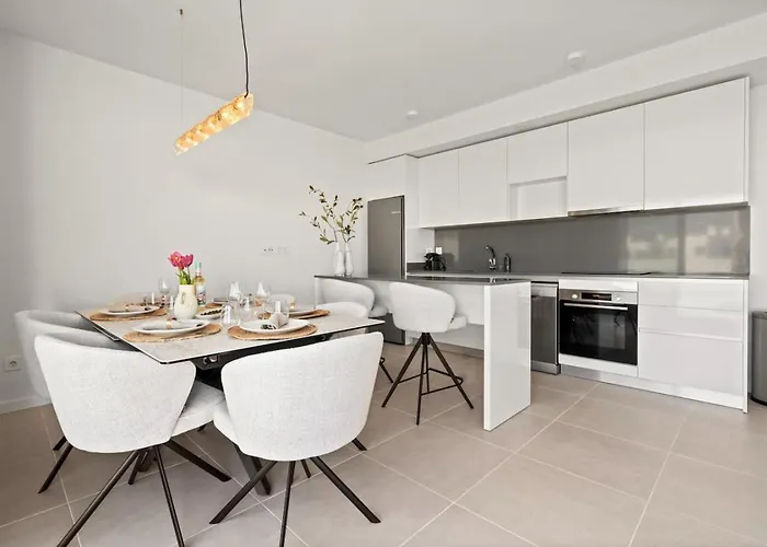 Luxury 3br Aqua Gardens - Walk To And Shared Pool 아파트