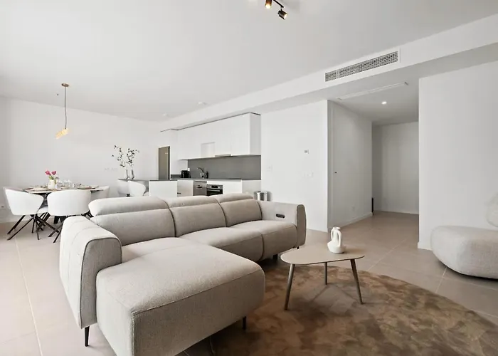 Luxury 3br Aqua Gardens - Walk To And Shared Pool 아파트 에스테포나