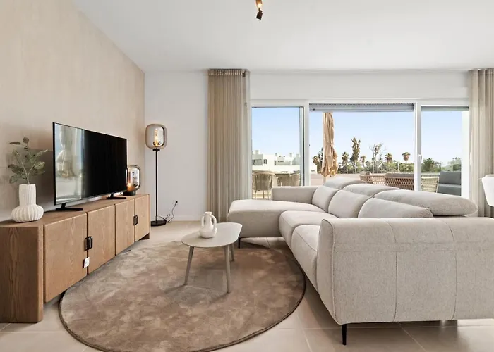 아파트 Luxury 3br Aqua Gardens - Walk To And Shared Pool 에스테포나