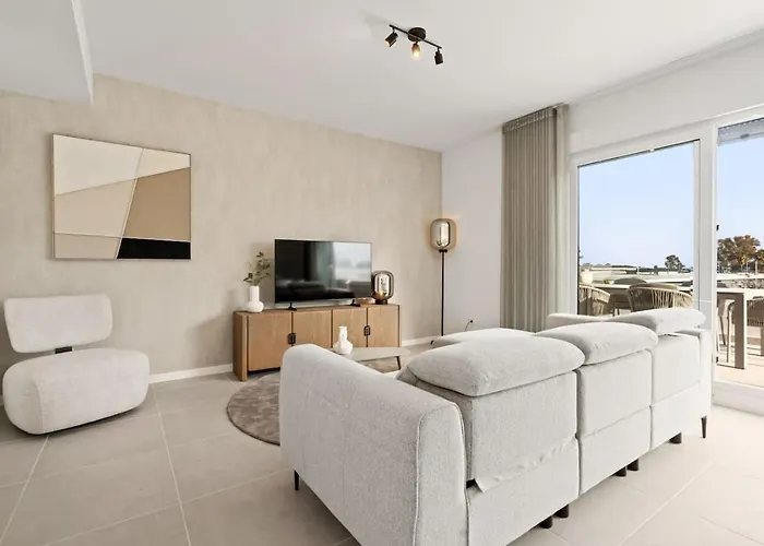 아파트 Luxury 3br Aqua Gardens - Walk To And Shared Pool 에스테포나