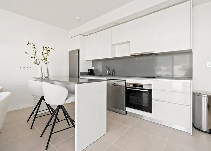 Luxury 3br Aqua Gardens - Walk To And Shared Pool 아파트